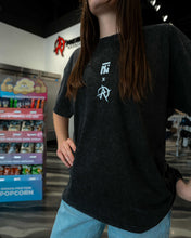 Cargar imagen en el visor de la galería, Graphic Oversized T - Eye of the Storm TN x Rebel
