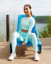 Cargar imagen en el visor de la galería, Camiseta de manga larga Elevate Crop - Azul menta