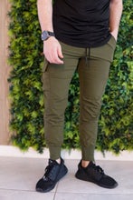 Cargar imagen en el visor de la galería, Emblem Utility Joggers