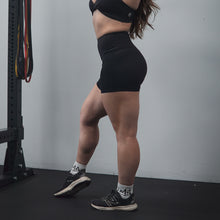 Cargar imagen en el visor de la galería, Nova Shorts - Jet Black