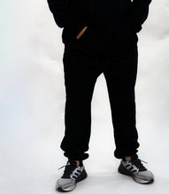 Cargar imagen en el visor de la galería, Cloud Fleece Sweatpants - Jet Black