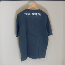 Cargar imagen en el visor de la galería, Camiseta extragrande Synergy - Port Navy