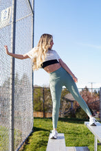 Cargar imagen en el visor de la galería, Balance Leggings - Verde Pistachio