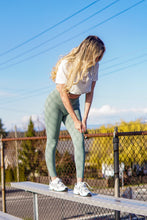 Cargar imagen en el visor de la galería, Balance Leggings - Verde Pistachio