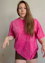 Cargar imagen en el visor de la galería, Signature Oversized T - Washed Deep Pink