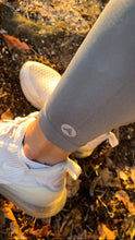 Cargar imagen en el visor de la galería, Leggings Elevate sin costuras - Gris oscuro