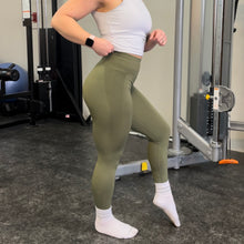 Cargar imagen en el visor de la galería, Leggings sin costuras Elevate - Oliva