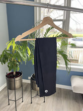 Cargar imagen en el visor de la galería, Leggings sin costuras Elevate - Negro