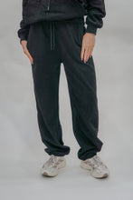 Cargar imagen en el visor de la galería, Cloud Fleece Wide Sweatpants - Jet Black
