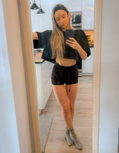 Load image into Gallery viewer, Viva Oversized Crop T
